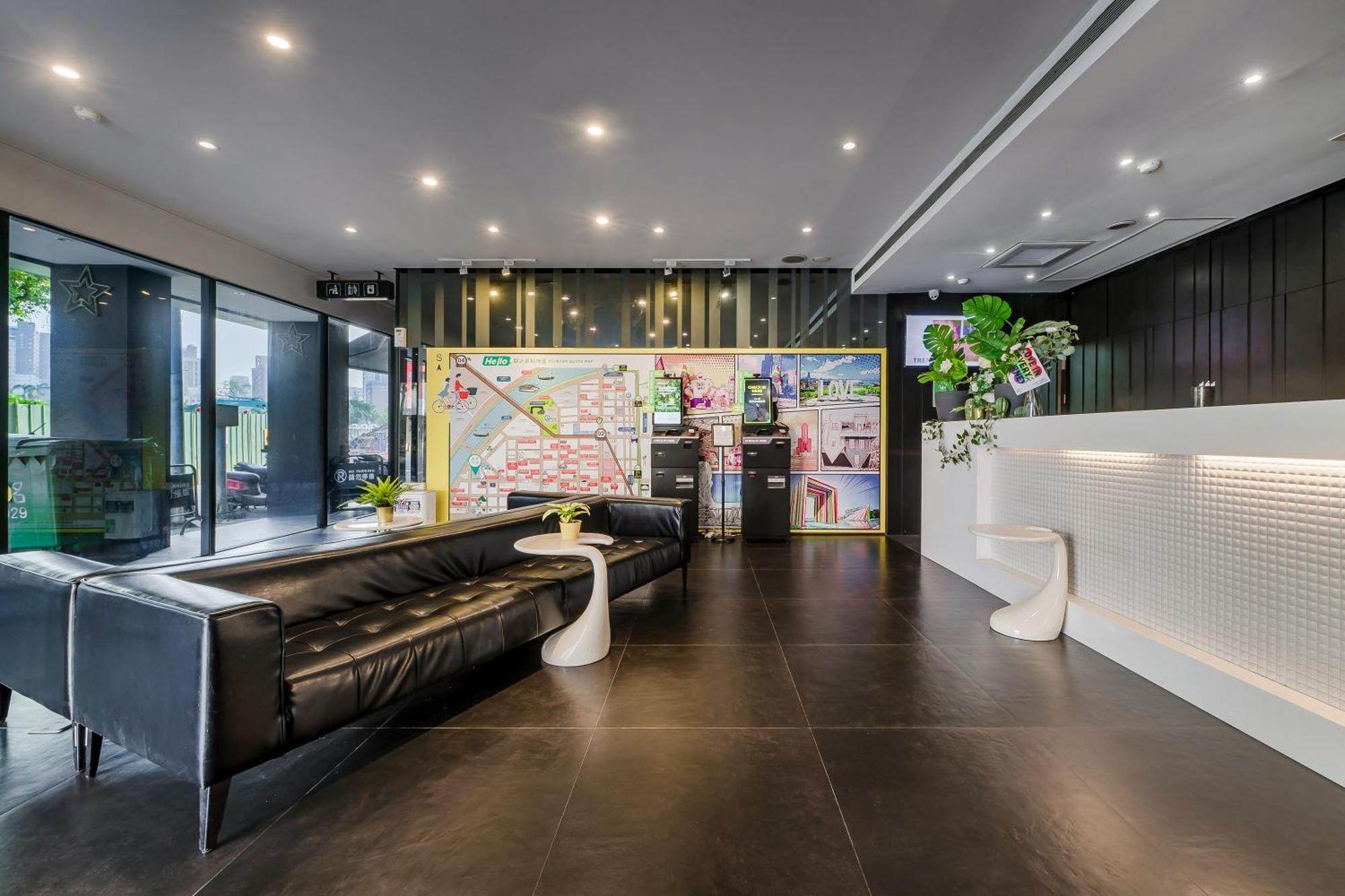 Check Inn Express Kaohsiung Love River Екстериор снимка