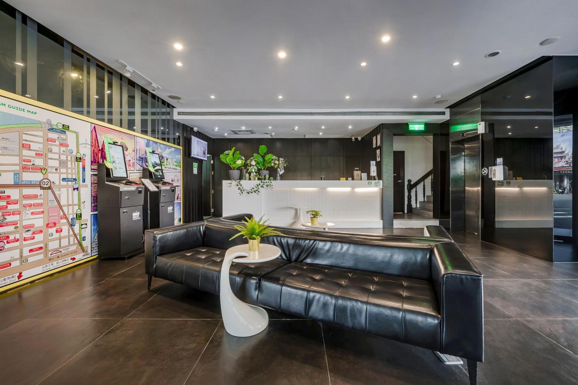 Check Inn Express Kaohsiung Love River Екстериор снимка