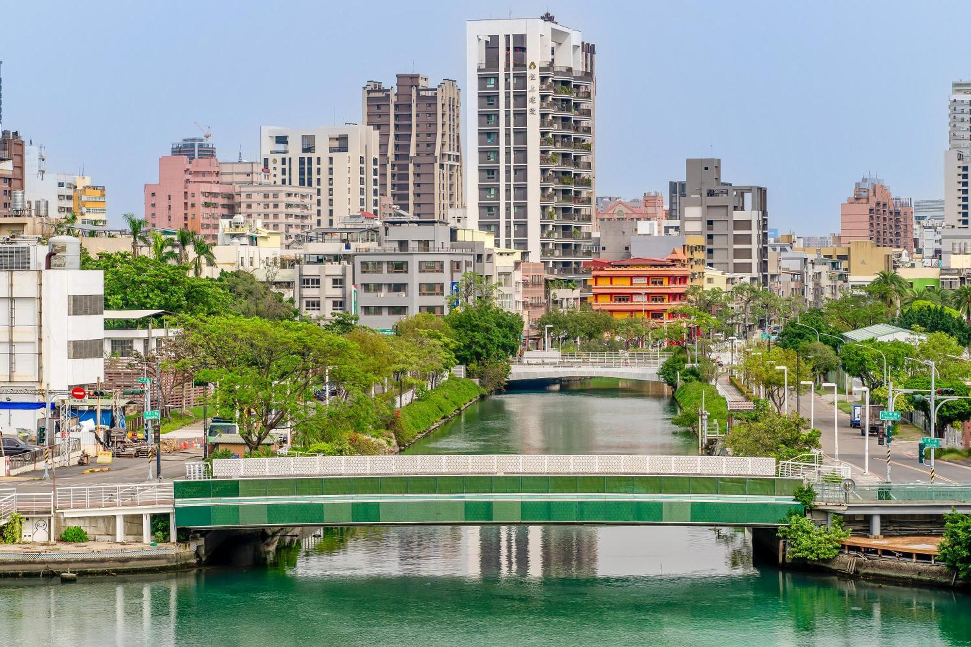 Check Inn Express Kaohsiung Love River Екстериор снимка