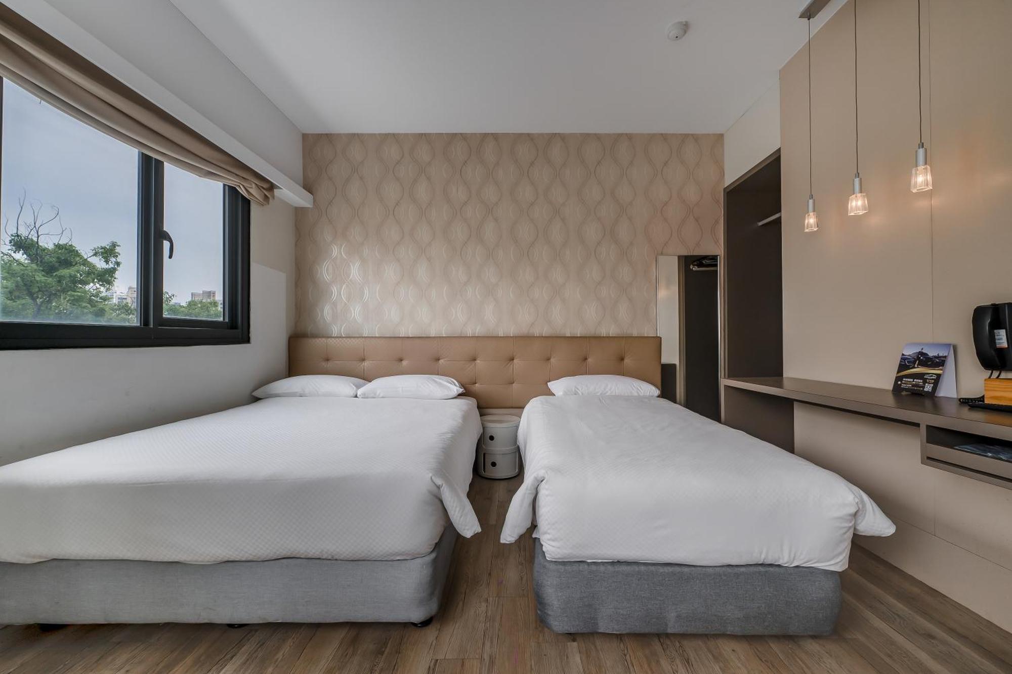 Check Inn Express Kaohsiung Love River Екстериор снимка