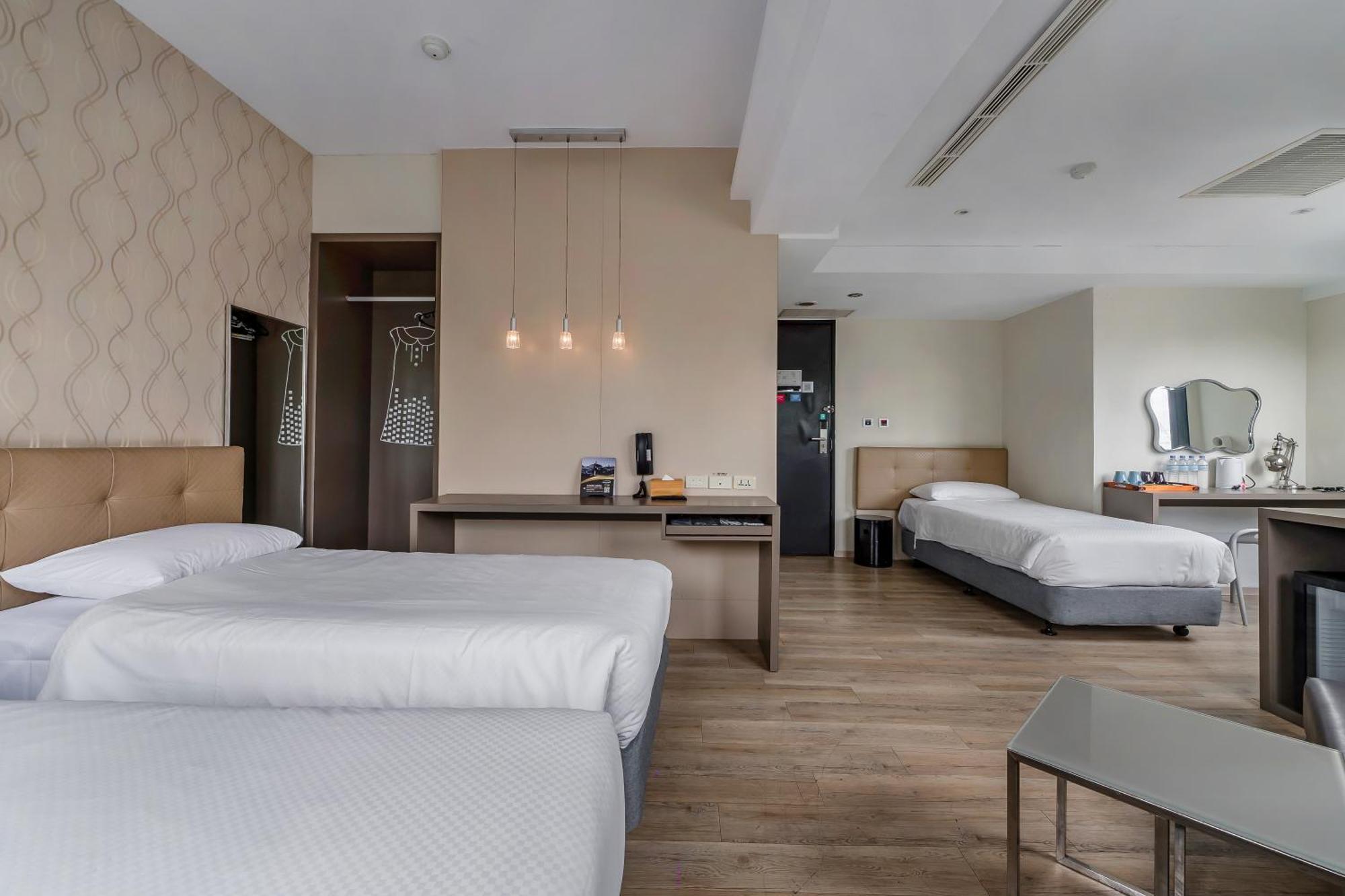 Check Inn Express Kaohsiung Love River Екстериор снимка