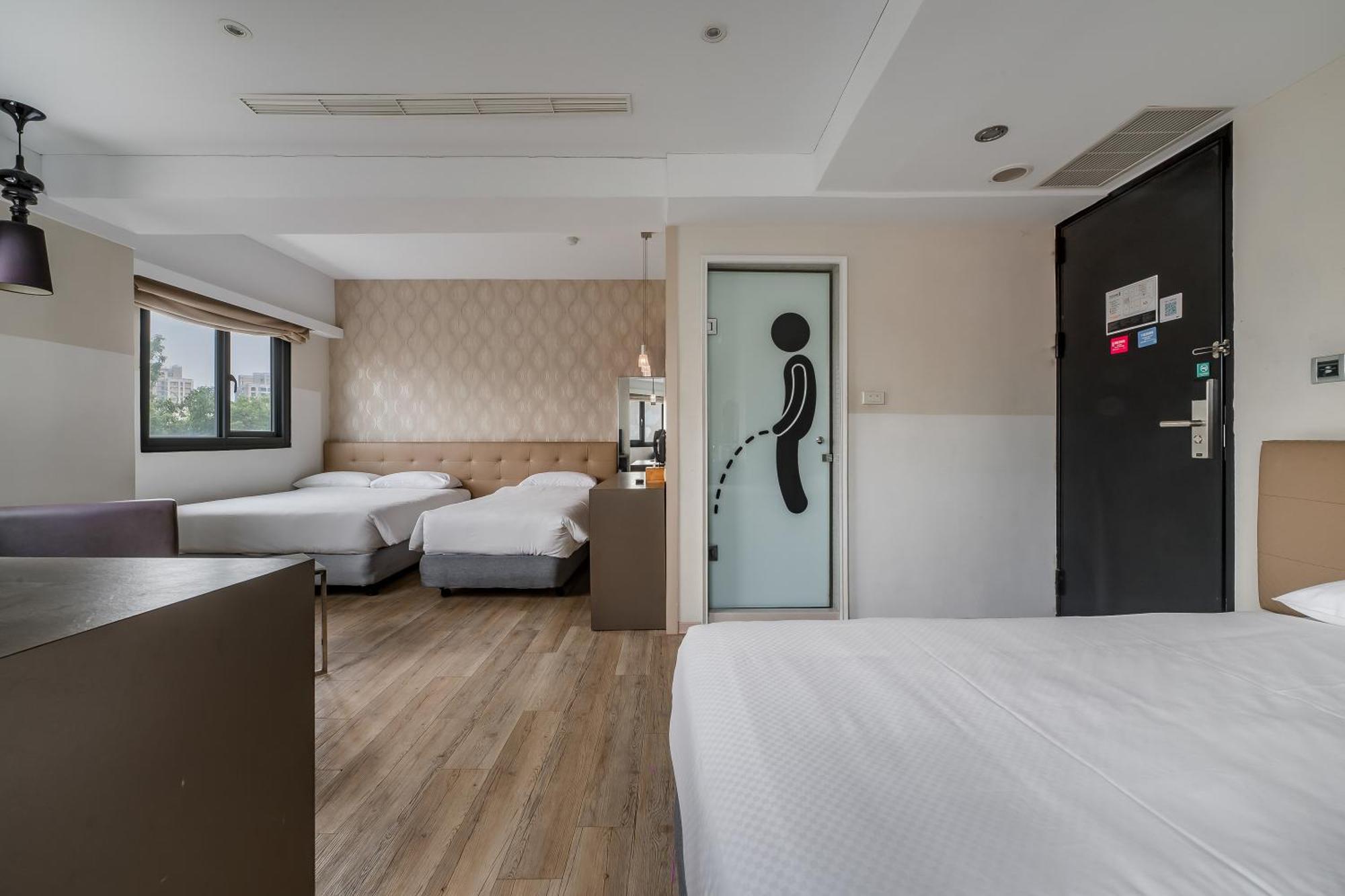 Check Inn Express Kaohsiung Love River Екстериор снимка