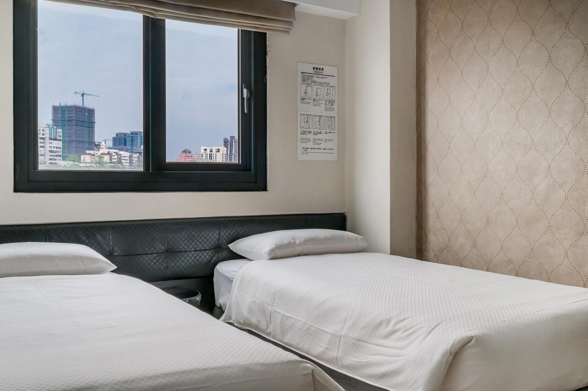 Check Inn Express Kaohsiung Love River Екстериор снимка