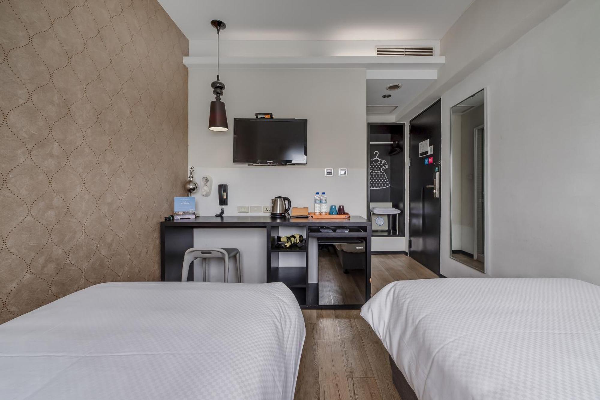 Check Inn Express Kaohsiung Love River Екстериор снимка
