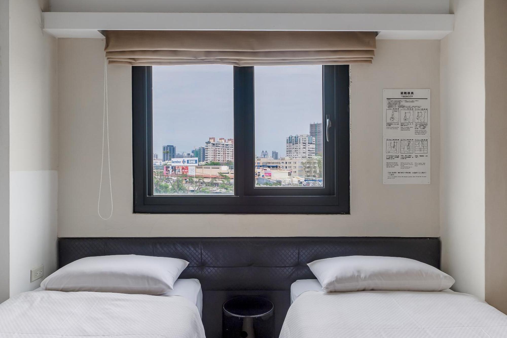 Check Inn Express Kaohsiung Love River Екстериор снимка