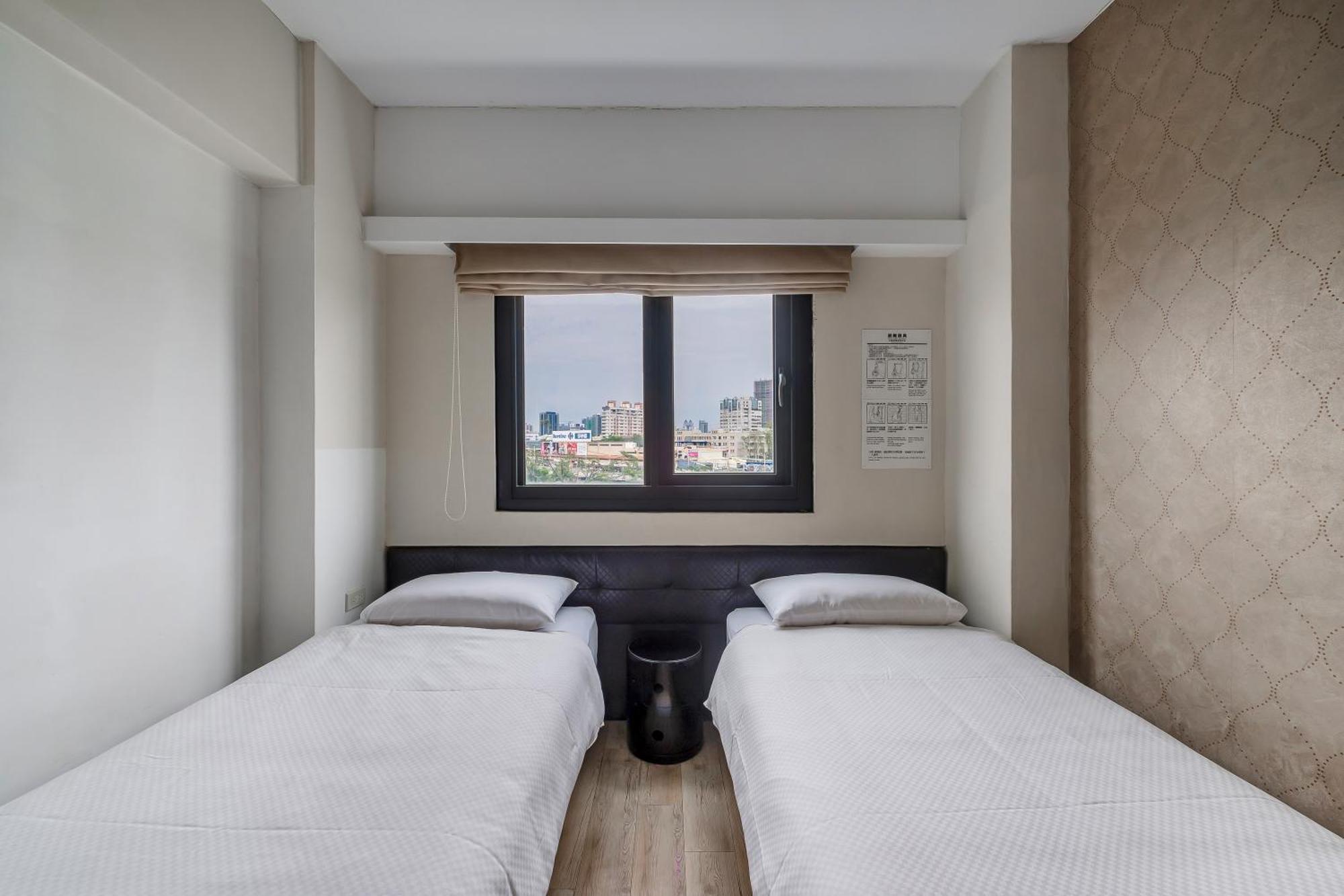 Check Inn Express Kaohsiung Love River Екстериор снимка