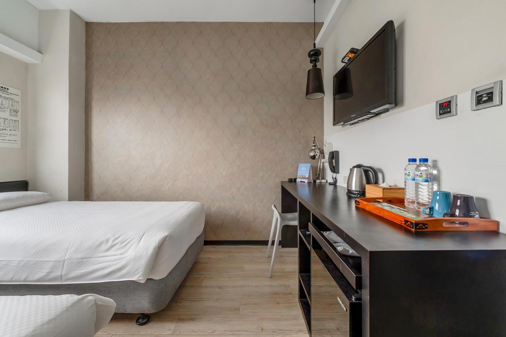 Check Inn Express Kaohsiung Love River Екстериор снимка
