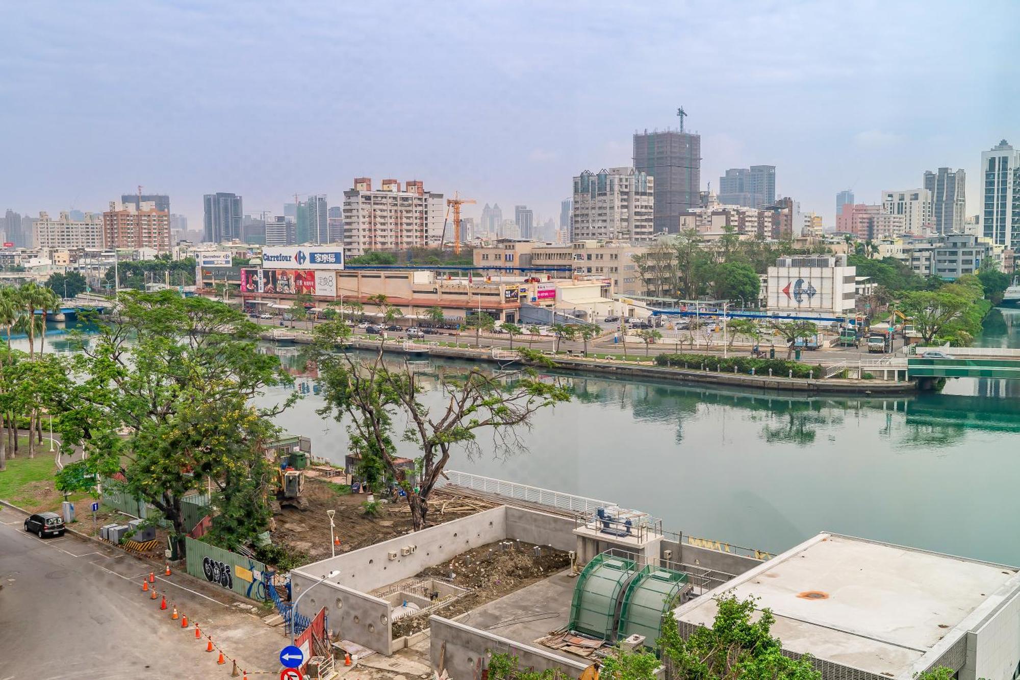 Check Inn Express Kaohsiung Love River Екстериор снимка