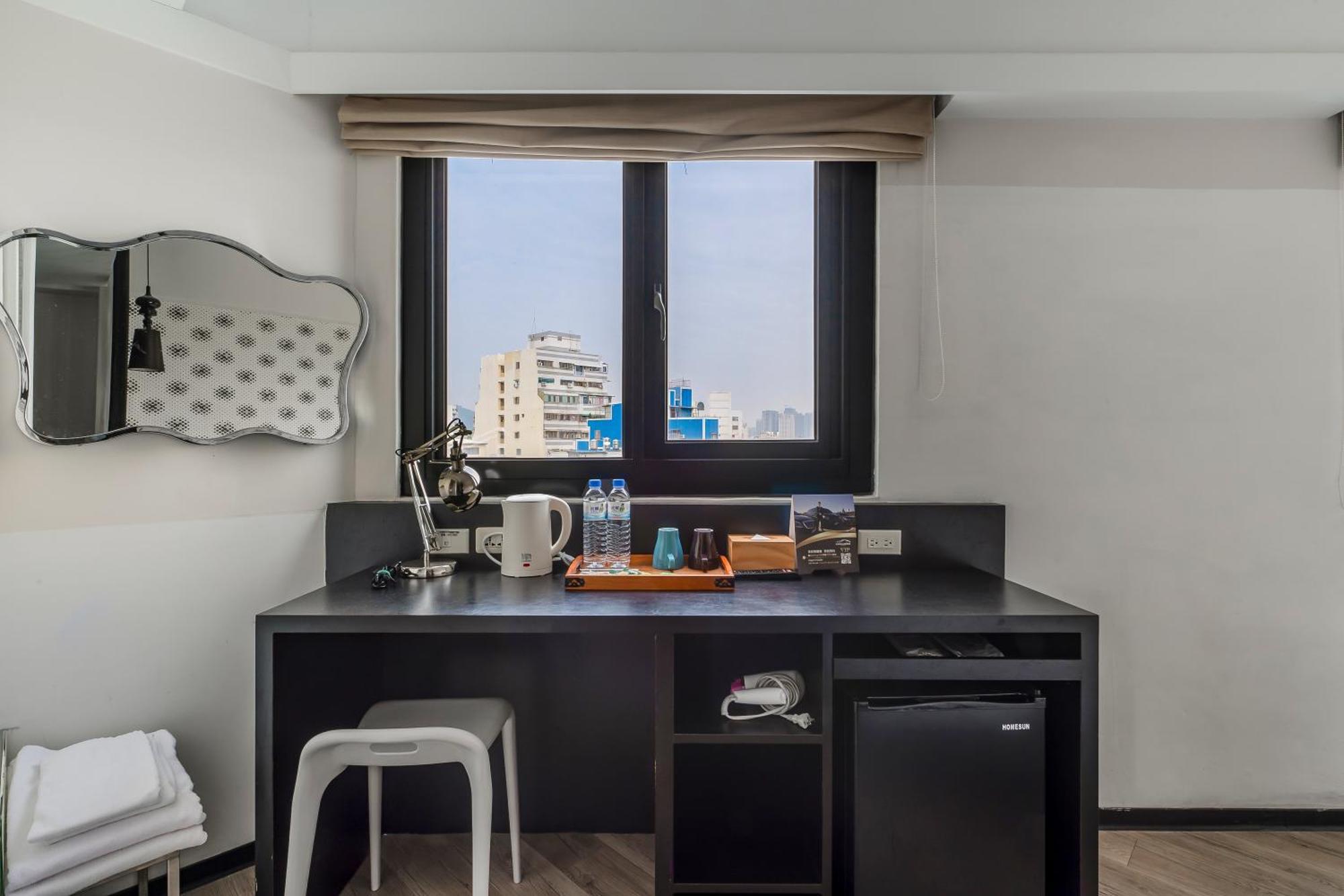 Check Inn Express Kaohsiung Love River Екстериор снимка