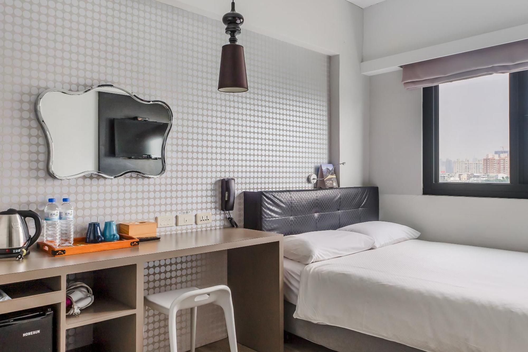 Check Inn Express Kaohsiung Love River Екстериор снимка