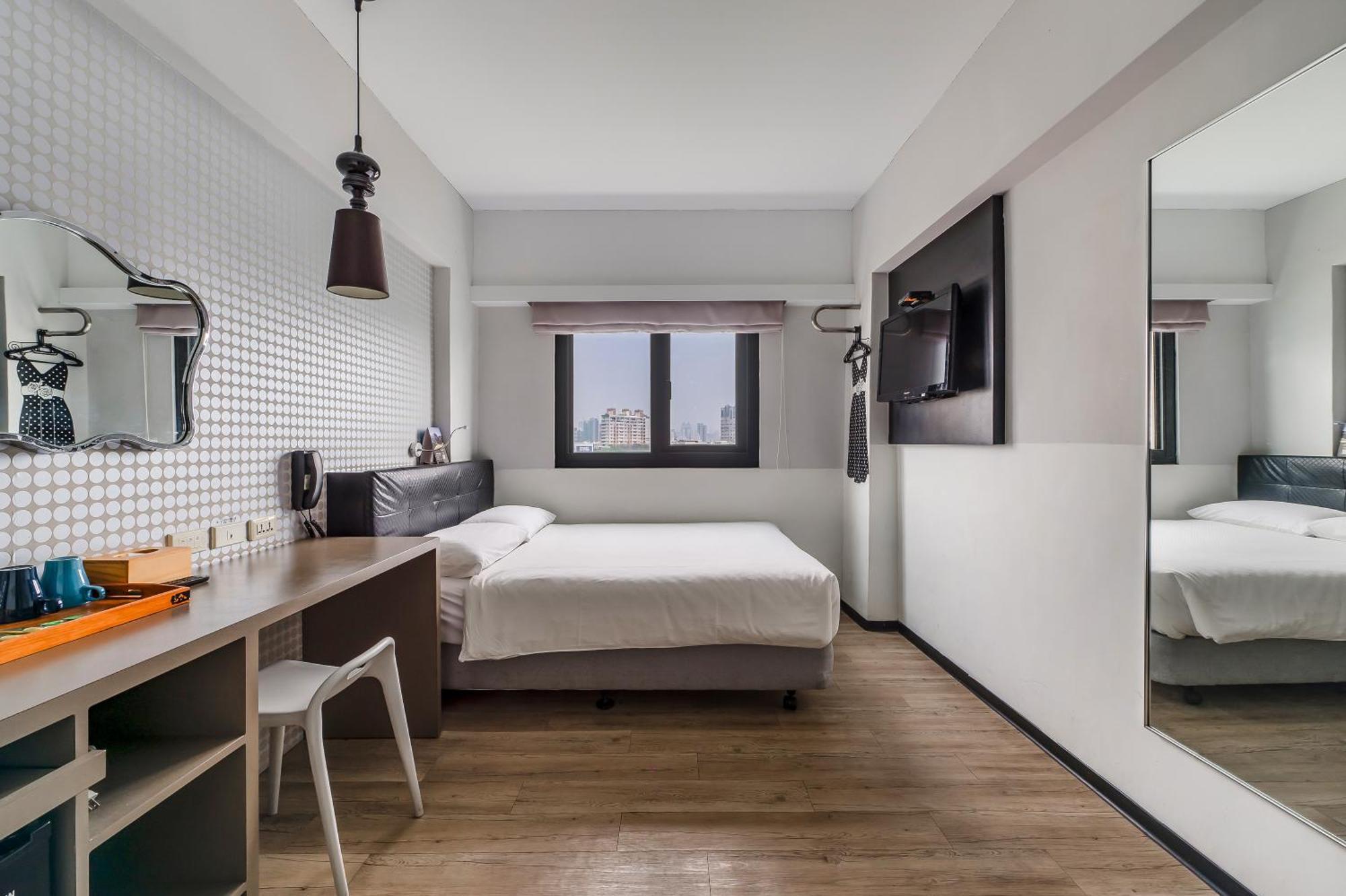 Check Inn Express Kaohsiung Love River Екстериор снимка