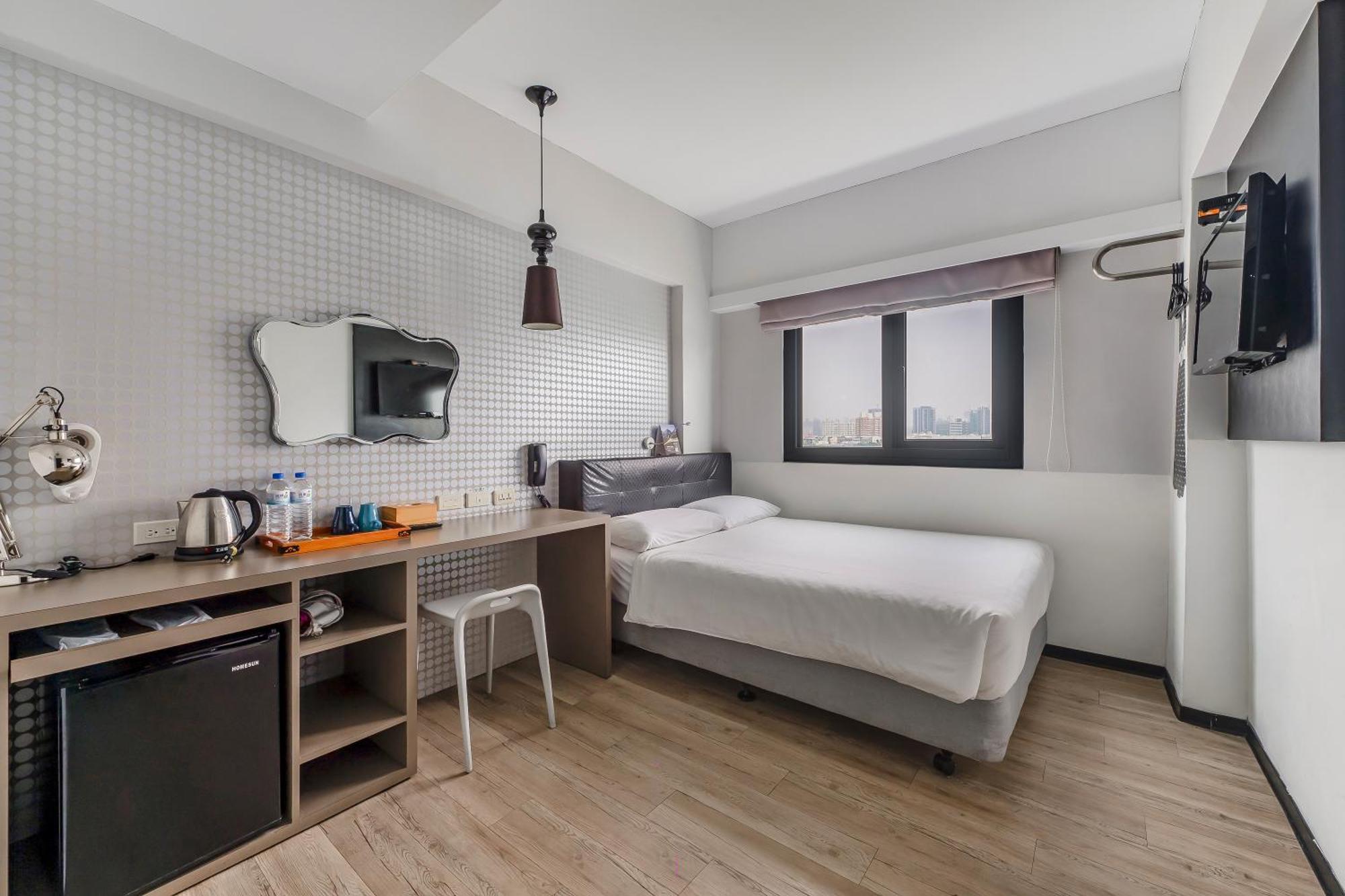 Check Inn Express Kaohsiung Love River Екстериор снимка